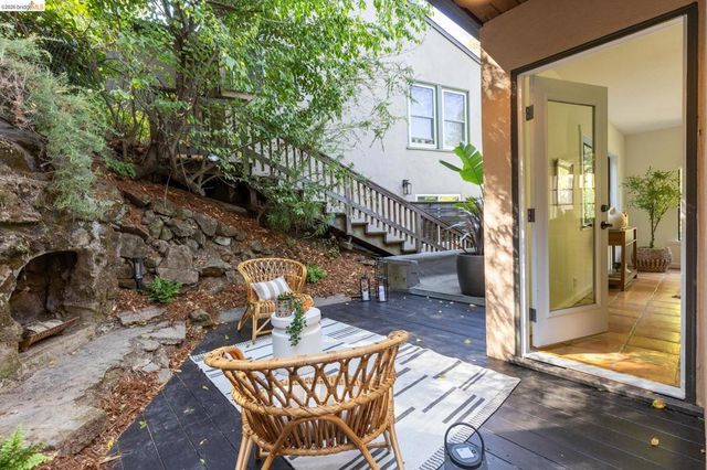 201 Beauforest Dr, Oakland, CA 94611