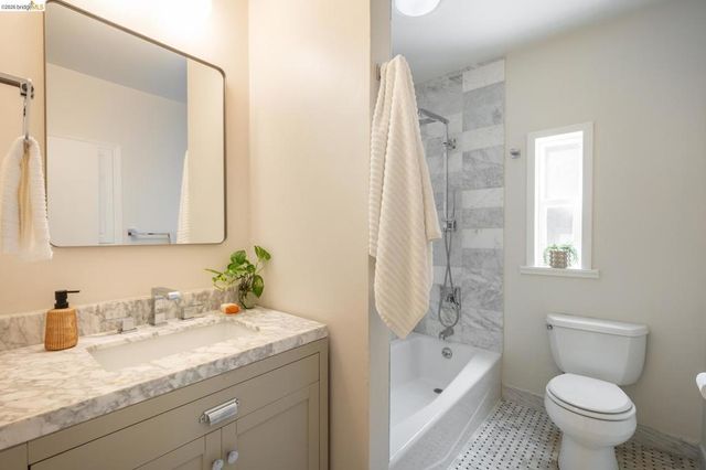 201 Beauforest Dr, Oakland, CA 94611