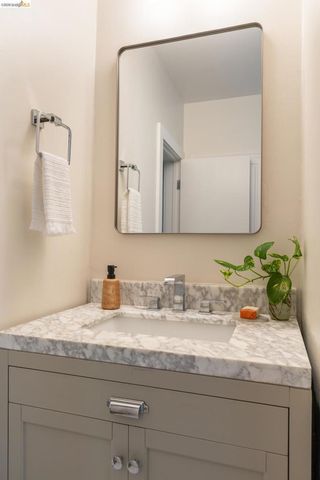 201 Beauforest Dr, Oakland, CA 94611