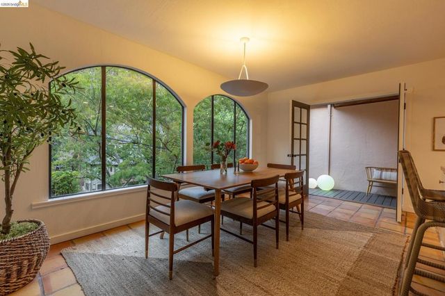 201 Beauforest Dr, Oakland, CA 94611