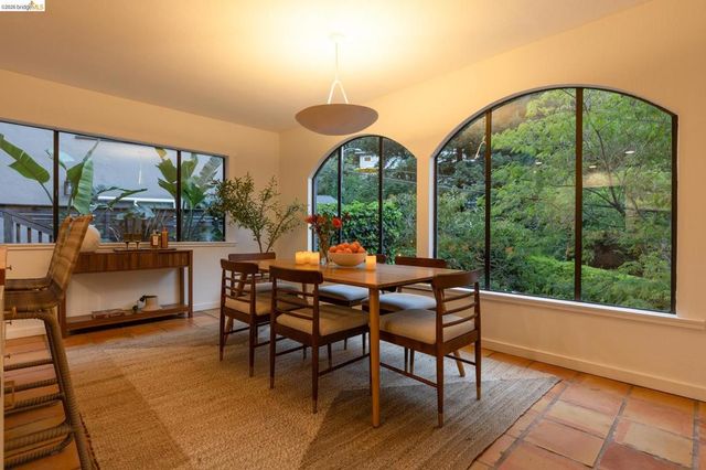 201 Beauforest Dr, Oakland, CA 94611