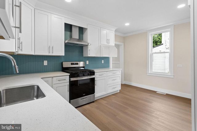 423 W BROAD ST, Palmyra, NJ 08065
