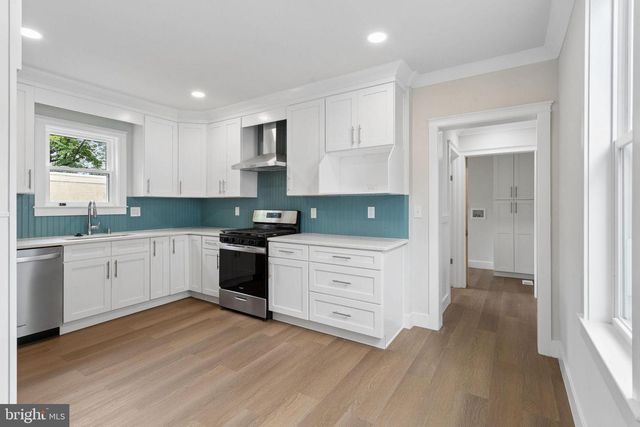 423 W BROAD ST, Palmyra, NJ 08065