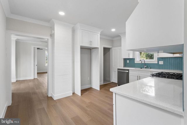 423 W BROAD ST, Palmyra, NJ 08065