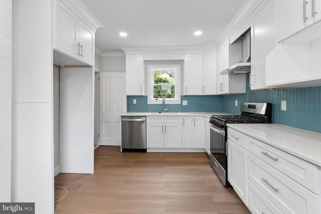423 W BROAD ST, Palmyra, NJ 08065