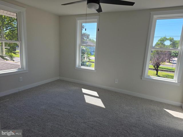 423 W BROAD ST, Palmyra, NJ 08065