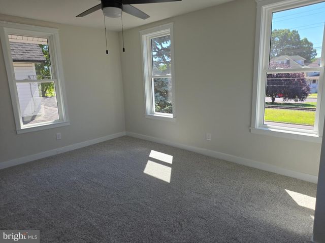 423 W BROAD ST, Palmyra, NJ 08065