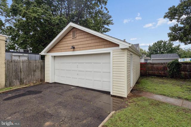 423 W BROAD ST, Palmyra, NJ 08065