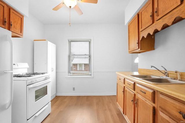 1300 S Bedford Avenue, Evansville, IN 47713