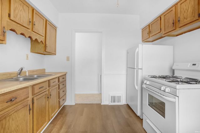 1300 S Bedford Avenue, Evansville, IN 47713