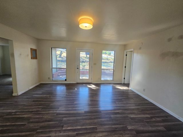 10601 Lime Kiln Rd, Grass Valley, CA 95949