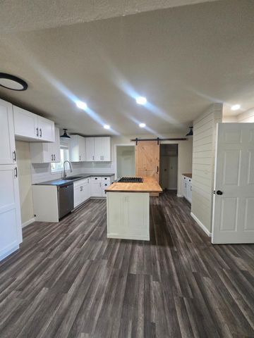 10601 Lime Kiln Rd, Grass Valley, CA 95949