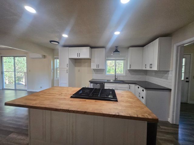 10601 Lime Kiln Rd, Grass Valley, CA 95949