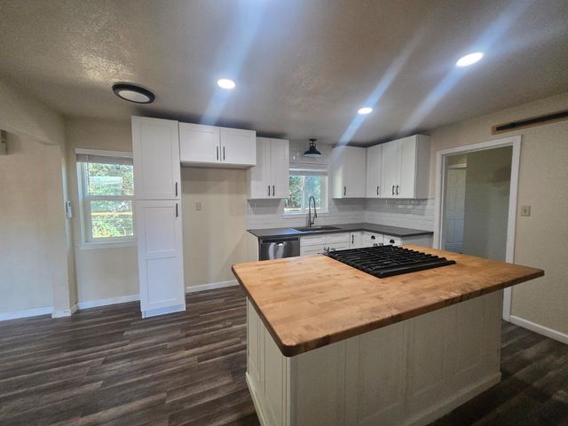 10601 Lime Kiln Rd, Grass Valley, CA 95949