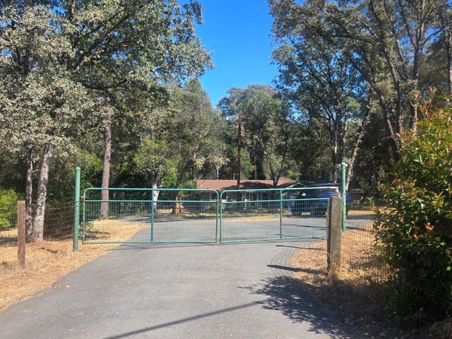 10601 Lime Kiln Rd, Grass Valley, CA 95949