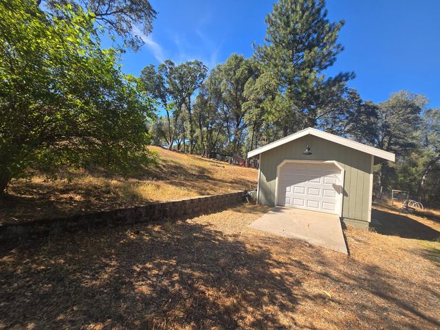10601 Lime Kiln Rd, Grass Valley, CA 95949
