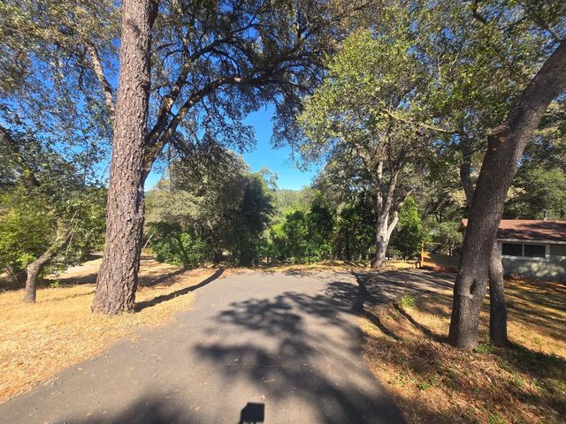 10601 Lime Kiln Rd, Grass Valley, CA 95949
