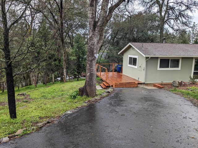 10601 Lime Kiln Rd, Grass Valley, CA 95949