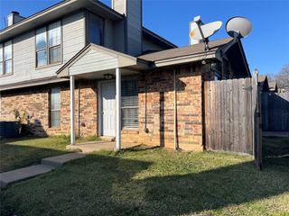 111 Peachtree Court C, Kennedale, TX 76060