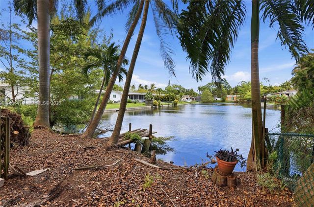 4512 SW 27th Ter, Dania Beach, FL 33312