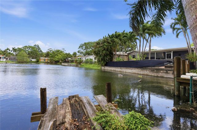 4512 SW 27th Ter, Dania Beach, FL 33312