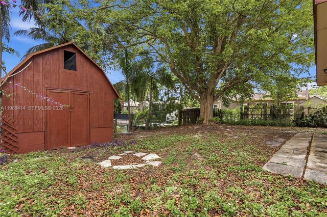 4512 SW 27th Ter, Dania Beach, FL 33312