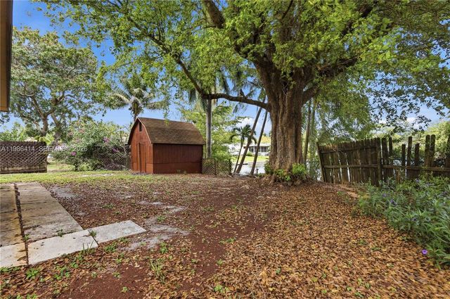 4512 SW 27th Ter, Dania Beach, FL 33312