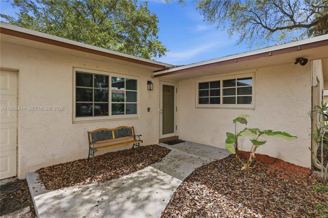 4512 SW 27th Ter, Dania Beach, FL 33312