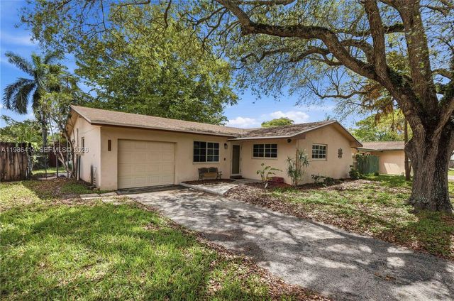 4512 SW 27th Ter, Dania Beach, FL 33312