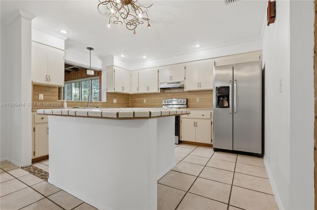 4512 SW 27th Ter, Dania Beach, FL 33312