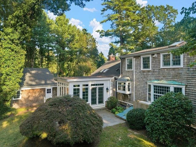 8 Lebaron Way, Mattapoisett, MA 02739
