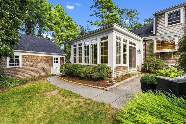 8 Lebaron Way, Mattapoisett, MA 02739