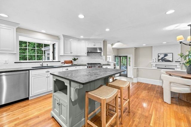 8 Lebaron Way, Mattapoisett, MA 02739