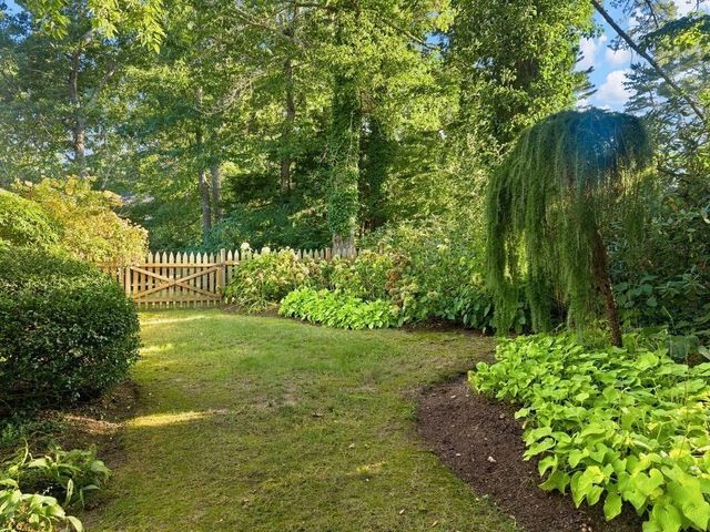 8 Lebaron Way, Mattapoisett, MA 02739