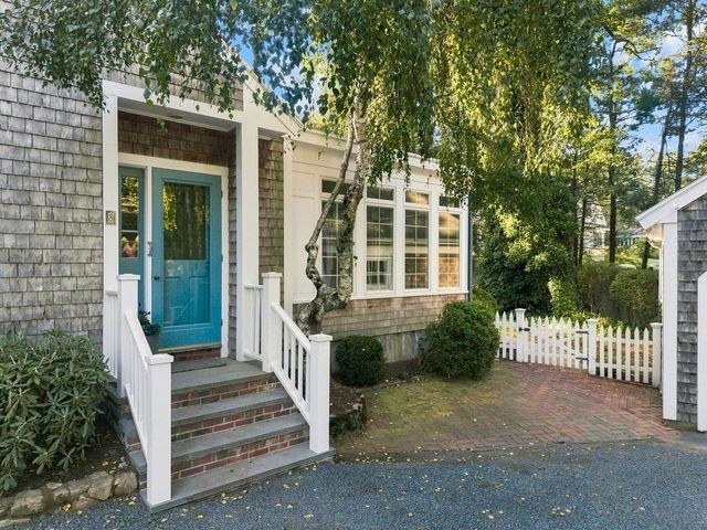 8 Lebaron Way, Mattapoisett, MA 02739
