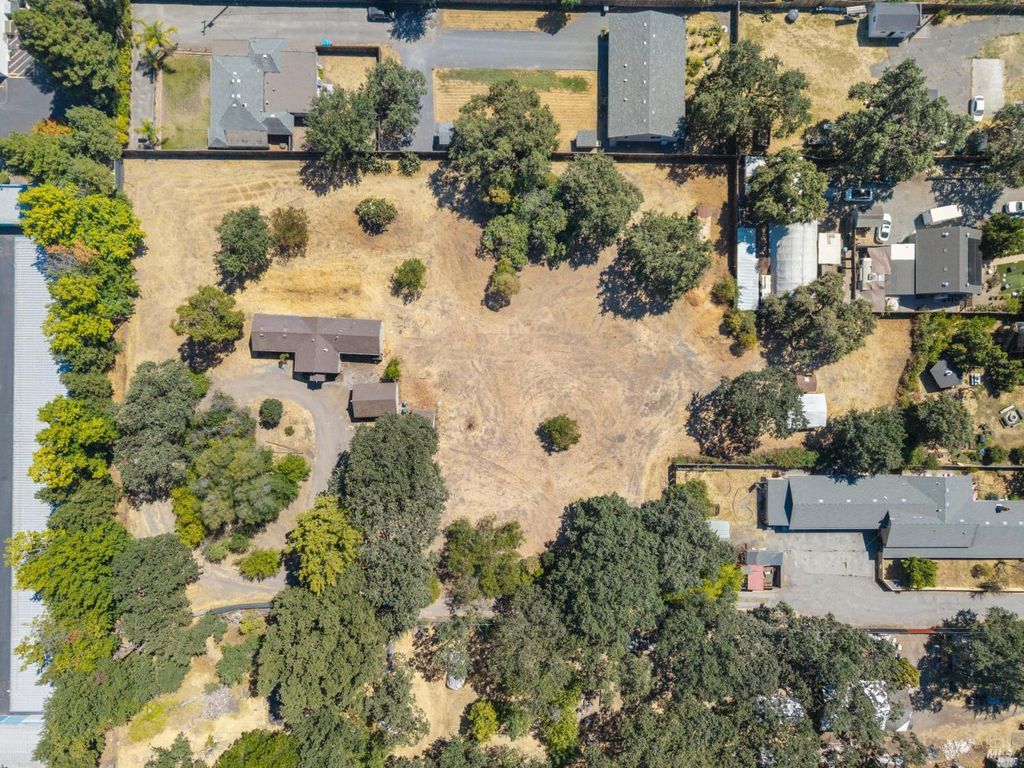 666 Brittain Ln, Santa Rosa, CA 95407