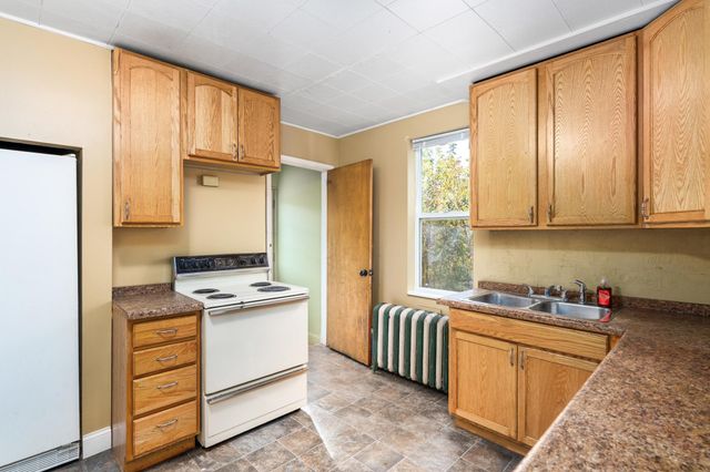 1324 E 2nd Street, Duluth, MN 55805