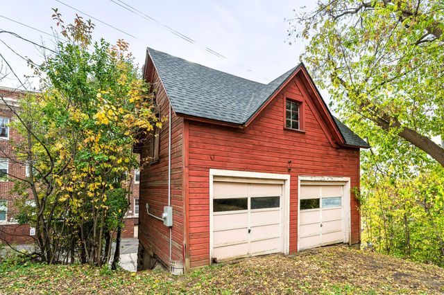 1324 E 2nd Street, Duluth, MN 55805