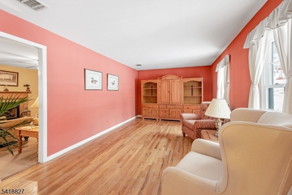 Image 13 of property listing at 20 Windjammer Dr, Jefferson Twp., NJ 07849