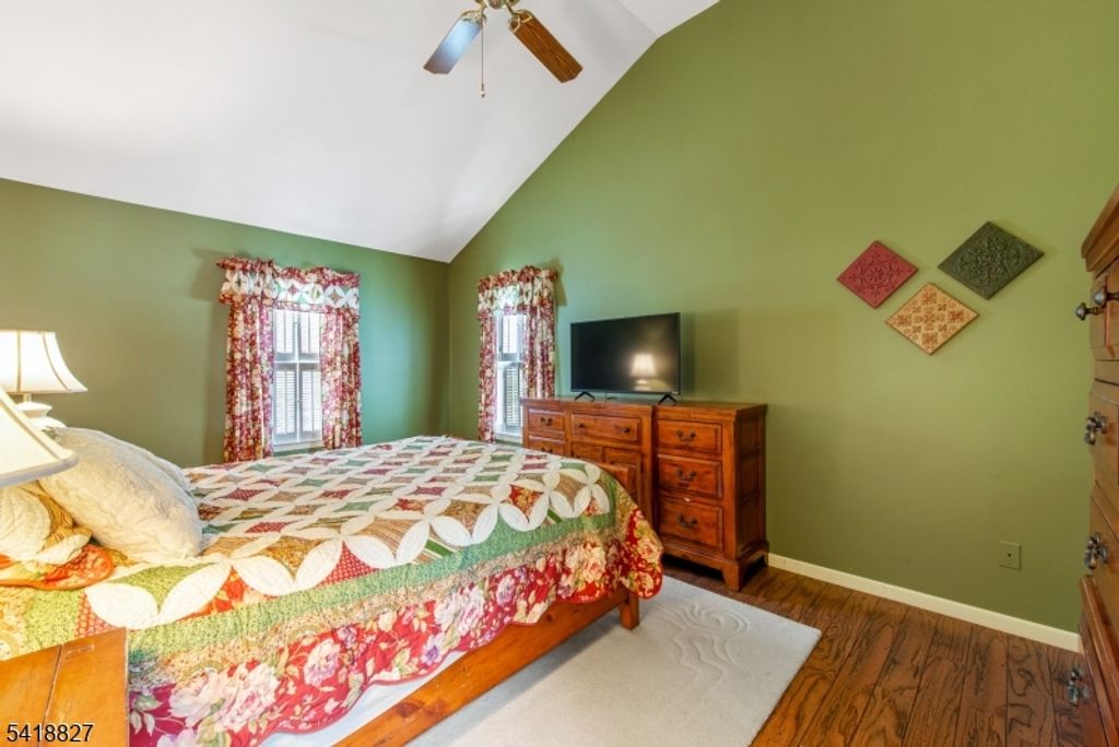 Image 16 of property listing at 20 Windjammer Dr, Jefferson Twp., NJ 07849