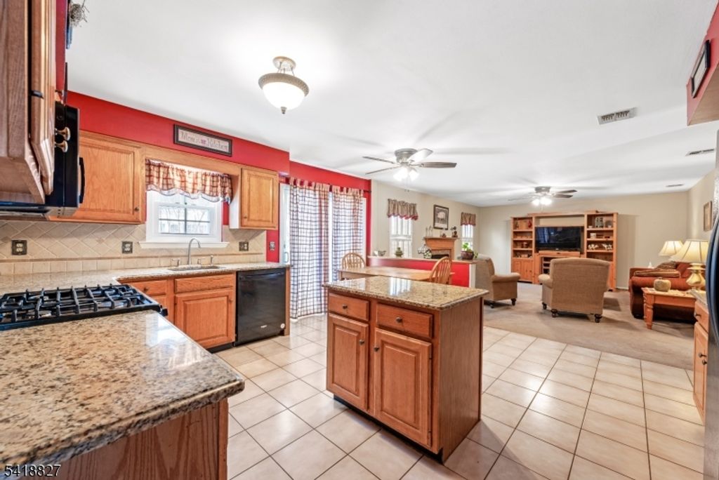 Image 4 of property listing at 20 Windjammer Dr, Jefferson Twp., NJ 07849