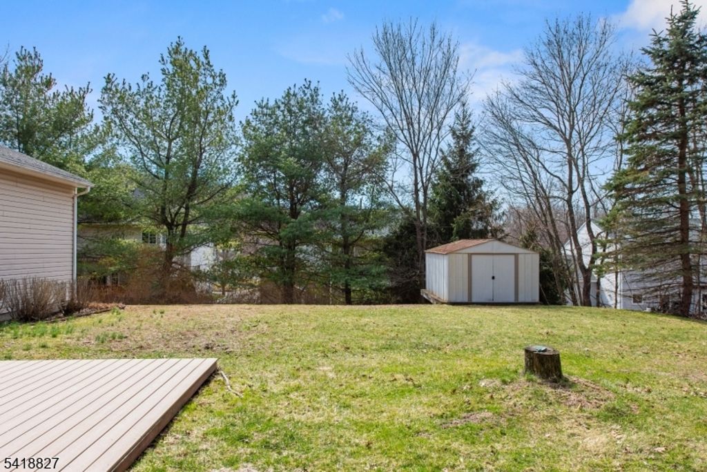 Image 32 of property listing at 20 Windjammer Dr, Jefferson Twp., NJ 07849