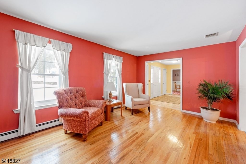 Image 5 of property listing at 20 Windjammer Dr, Jefferson Twp., NJ 07849