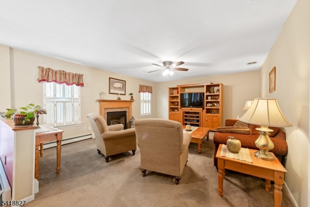 Image 7 of property listing at 20 Windjammer Dr, Jefferson Twp., NJ 07849