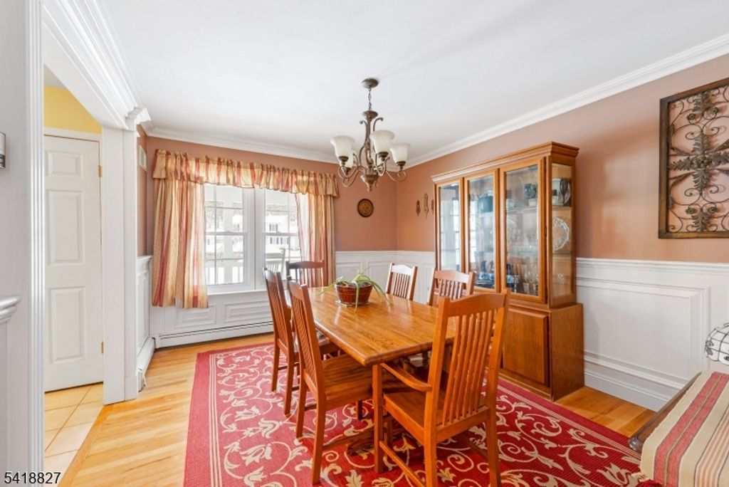 Image 10 of property listing at 20 Windjammer Dr, Jefferson Twp., NJ 07849