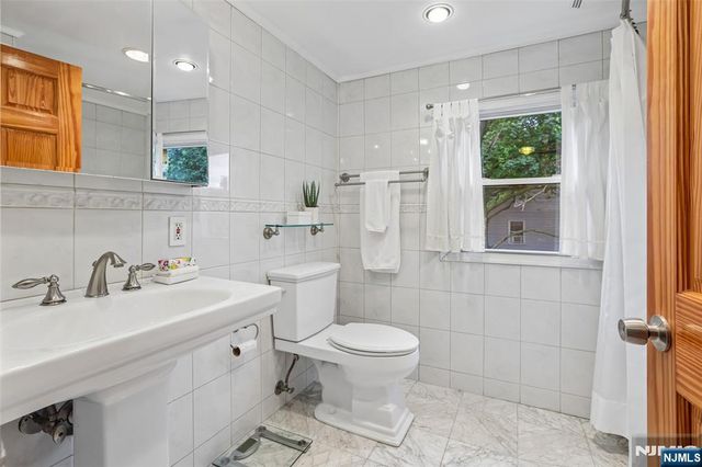 513 Chestnut Place, Teaneck, NJ 07666