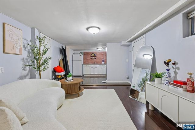 513 Chestnut Place, Teaneck, NJ 07666