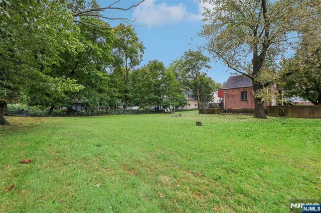 513 Chestnut Place, Teaneck, NJ 07666