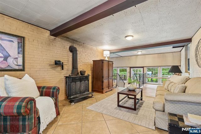 513 Chestnut Place, Teaneck, NJ 07666