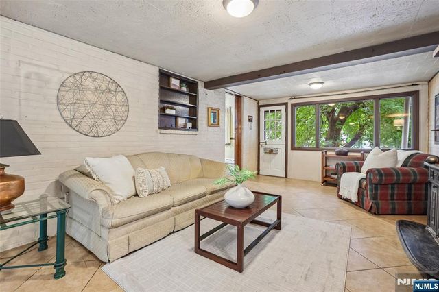 513 Chestnut Place, Teaneck, NJ 07666